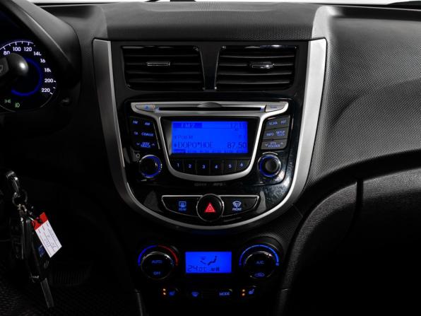 Hyundai Solaris I с пробегом 2013 года, цена 830 000 рублей, 98756 км, седан, Автокод Объявления