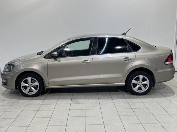 Volkswagen Polo V Рестайлинг с пробегом 2017 года, цена 995 000 рублей, 115678 км, седан, Автокод Объявления