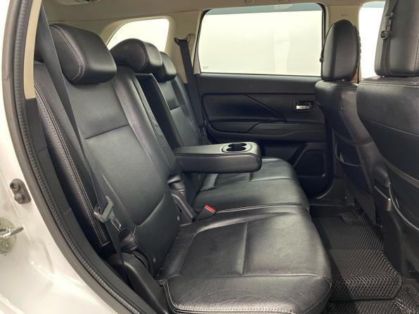Mitsubishi Outlander III Рестайлинг 2 с пробегом 2015 года, цена 1 650 000 рублей, 176461 км, внедорожник, Автокод Объявления