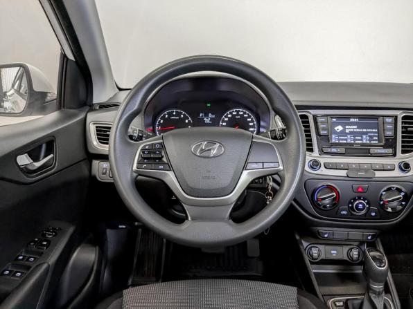 Hyundai Solaris II Рестайлинг с пробегом 2022 года, цена 1 615 000 рублей, 85069 км, седан, Автокод Объявления