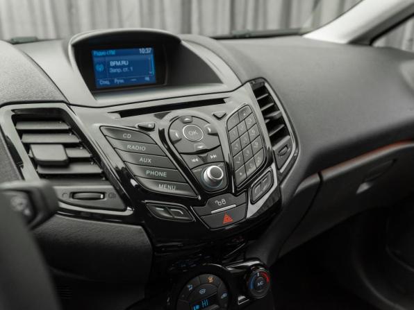 Ford Fiesta Mk6 Рестайлинг с пробегом 2015 года, цена 1 030 000 рублей, 60877 км, хэтчбек, Автокод Объявления
