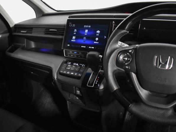 Honda Stepwgn V Рестайлинг с пробегом 2018 года, цена 3 050 000 рублей, 86000 км, минивэн, Автокод Объявления