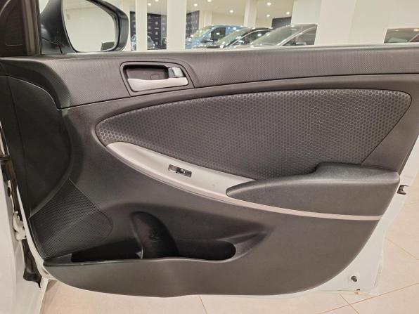 Hyundai Solaris I Рестайлинг с пробегом 2015 года, цена 940 000 рублей, 124538 км, хэтчбек, Автокод Объявления