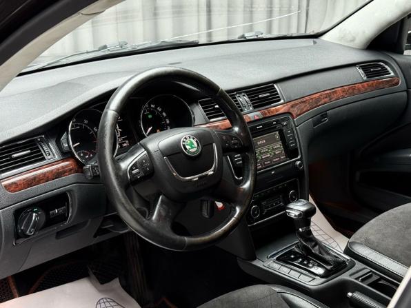 Skoda Superb II с пробегом 2012 года, цена 949 000 рублей, 208000 км, лифтбек, Автокод Объявления