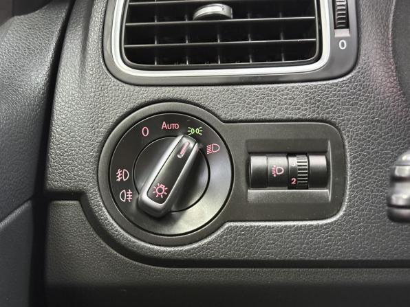 Volkswagen Polo V с пробегом 2015 года, цена 965 000 рублей, 137102 км, седан, Автокод Объявления