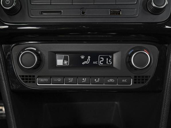 Volkswagen Polo V Рестайлинг с пробегом 2017 года, цена 1 368 000 рублей, 138657 км, седан, Автокод Объявления