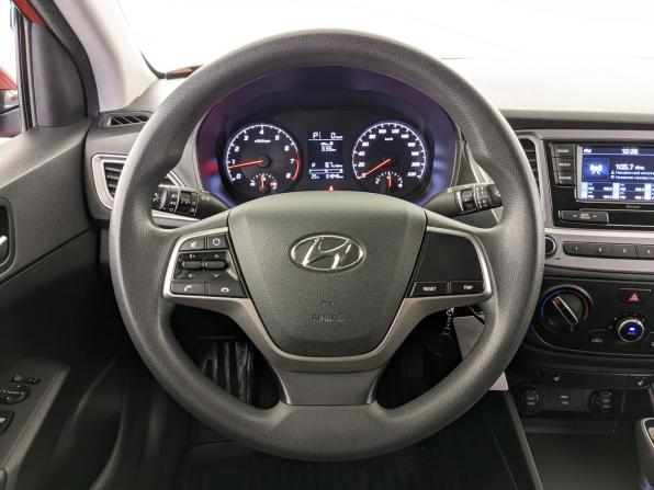 Hyundai Solaris II Рестайлинг с пробегом 2021 года, цена 1 650 000 рублей, 64845 км, седан, Автокод Объявления
