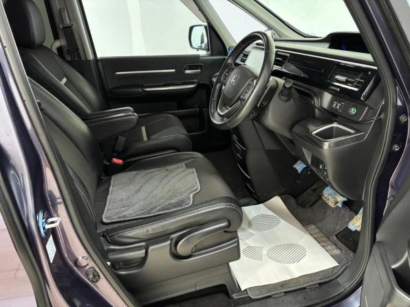 Honda Stepwgn V с пробегом 2016 года, цена 1 960 000 рублей, 103370 км, минивэн, Автокод Объявления