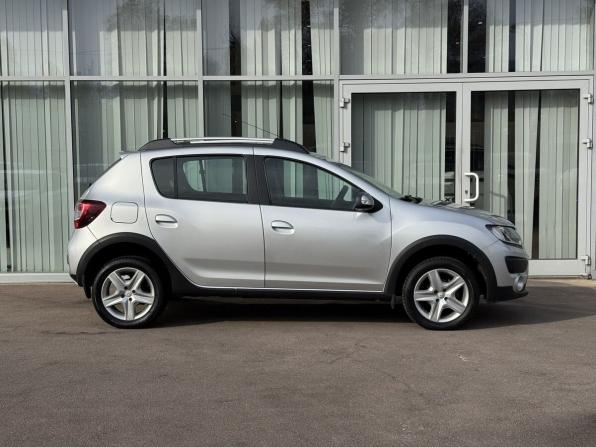 Renault Sandero II с пробегом 2017 года, цена 1 075 000 рублей, 57766 км, хэтчбек, Автокод Объявления