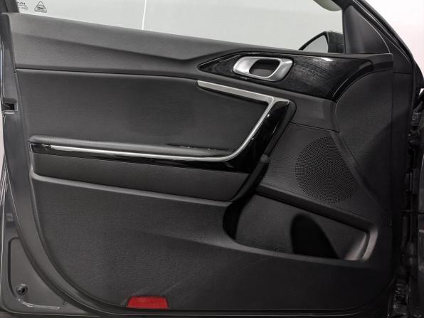 Kia Ceed III Рестайлинг с пробегом 2022 года, цена 2 300 000 рублей, 71000 км, универсал, Автокод Объявления