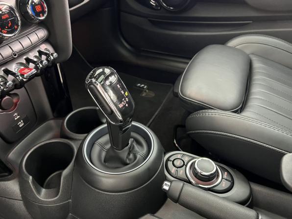 Mini Hatch III (F55/F56) Рестайлинг 2 с пробегом 2022 года, цена 3 790 000 рублей, 20650 км, хэтчбек, Автокод Объявления