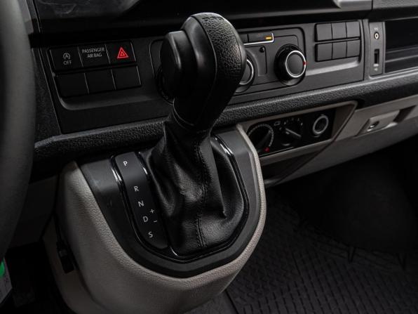 Volkswagen Transporter T6 Рестайлинг с пробегом 2019 года, цена 3 950 000 рублей, 178573 км, минивэн, Автокод Объявления