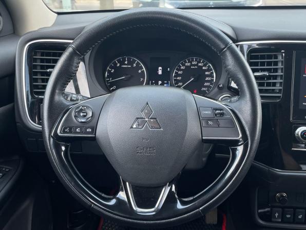 Mitsubishi Outlander III Рестайлинг 3 с пробегом 2021 года, цена 2 300 000 рублей, 100000 км, внедорожник, Автокод Объявления