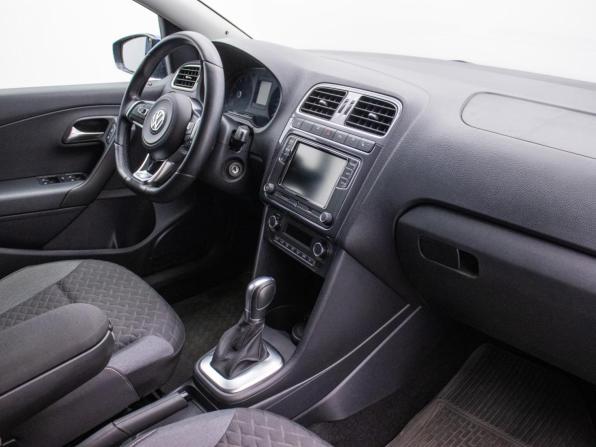 Volkswagen Polo V Рестайлинг с пробегом 2018 года, цена 1 445 000 рублей, 81000 км, седан, Автокод Объявления