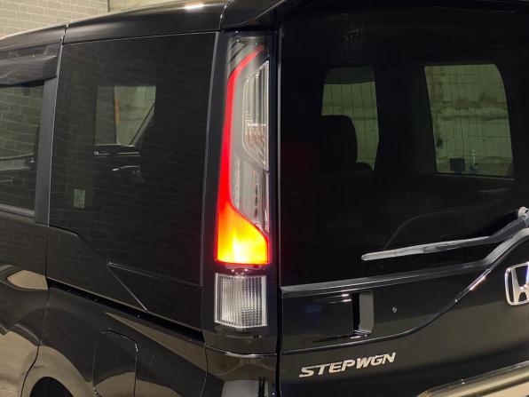 Honda Stepwgn V Рестайлинг с пробегом 2019 года, цена 2 370 000 рублей, 64550 км, минивэн, Автокод Объявления