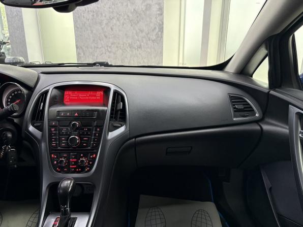 Opel Astra J Рестайлинг с пробегом 2014 года, цена 899 000 рублей, 81250 км, хэтчбек, Автокод Объявления