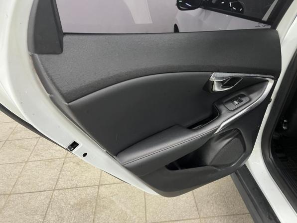 Volvo V40 Cross Country I с пробегом 2013 года, цена 950 000 рублей, 240000 км, хэтчбек, Автокод Объявления