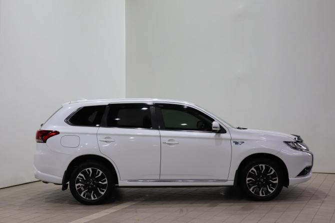 Mitsubishi Outlander III Рестайлинг 2 с пробегом 2017 года, цена 2 130 000 рублей, 123527 км, внедорожник, Автокод Объявления