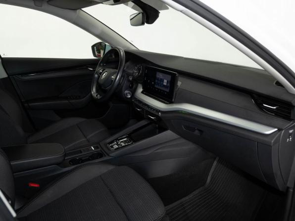 Skoda Octavia IV (A8) с пробегом 2021 года, цена 2 411 000 рублей, 45366 км, лифтбек, Автокод Объявления