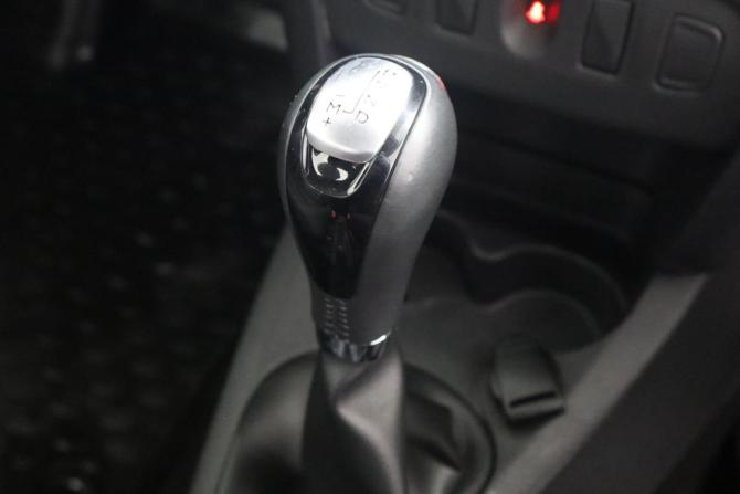 Renault Logan II Рестайлинг с пробегом 2019 года, цена 889 000 рублей, 117000 км, седан, Автокод Объявления