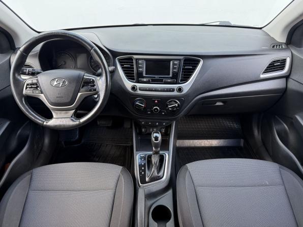Hyundai Solaris II с пробегом 2017 года, цена 1 075 000 рублей, 160642 км, седан, Автокод Объявления