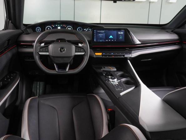 Changan UNI-V I с пробегом 2024 года, цена 2 299 000 рублей, 26452 км, лифтбек, Автокод Объявления