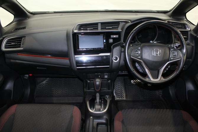 Honda Fit III Рестайлинг с пробегом 2018 года, цена 1 525 000 рублей, 79223 км, хэтчбек, Автокод Объявления