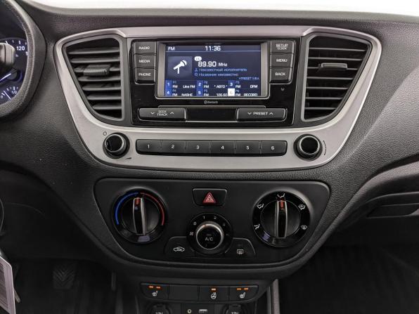 Hyundai Solaris II с пробегом 2018 года, цена 1 100 000 рублей, 167007 км, седан, Автокод Объявления