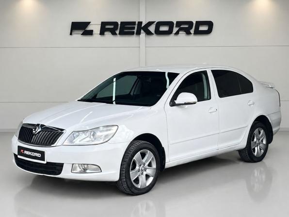 Skoda Octavia II (A5) Рестайлинг с пробегом 2011 года, цена 949 000 рублей, 178000 км, лифтбек, Автокод Объявления