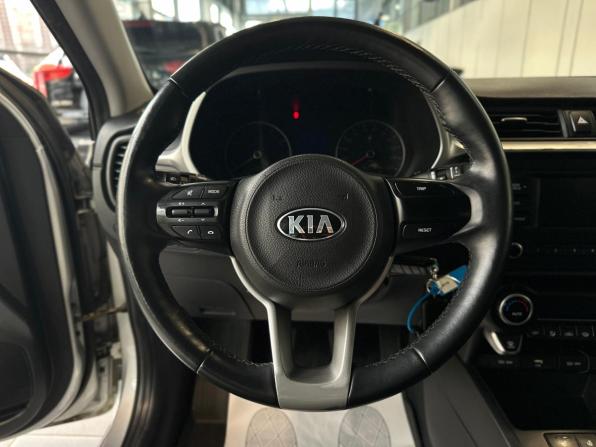 Kia Rio IV Рестайлинг с пробегом 2021 года, цена 1 300 000 рублей, 92371 км, седан, Автокод Объявления