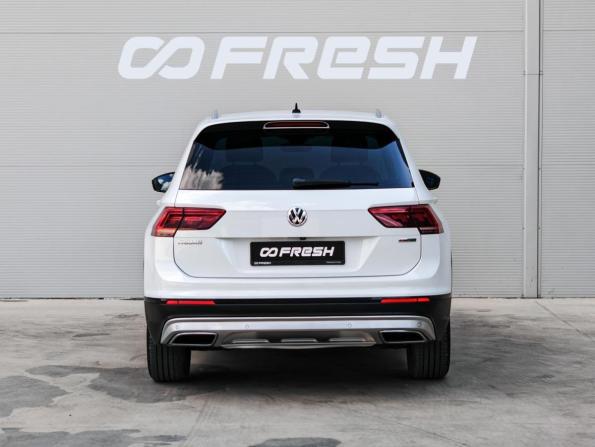 Volkswagen Tiguan II с пробегом 2019 года, цена 2 250 000 рублей, 157469 км, внедорожник, Автокод Объявления