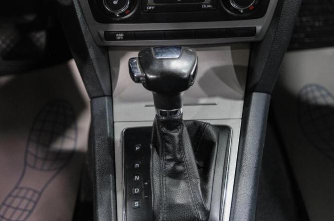 Skoda Octavia II (A5) Рестайлинг с пробегом 2013 года, цена 949 000 рублей, 255000 км, лифтбек, Автокод Объявления