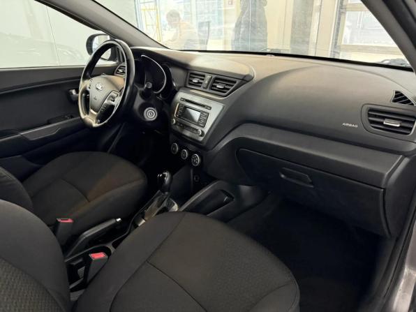 Kia Rio III Рестайлинг с пробегом 2017 года, цена 979 000 рублей, 151208 км, хэтчбек, Автокод Объявления