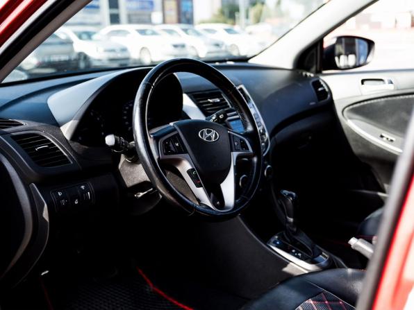 Hyundai Solaris I Рестайлинг с пробегом 2016 года, цена 1 120 000 рублей, 95000 км, хэтчбек, Автокод Объявления