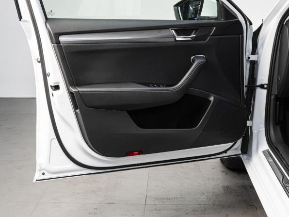 Skoda Superb III Рестайлинг с пробегом 2021 года, цена 2 999 000 рублей, 61850 км, лифтбек, Автокод Объявления