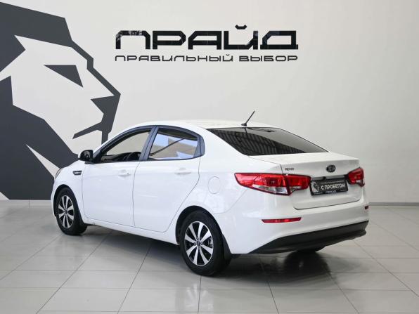 Kia Rio III Рестайлинг с пробегом 2015 года, цена 929 900 рублей, 197000 км, седан, Автокод Объявления