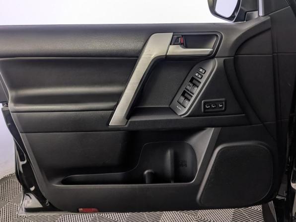 Toyota Land Cruiser Prado 150 Series Рестайлинг 2 с пробегом 2018 года, цена 4 370 000 рублей, 238427 км, внедорожник, Автокод Объявления