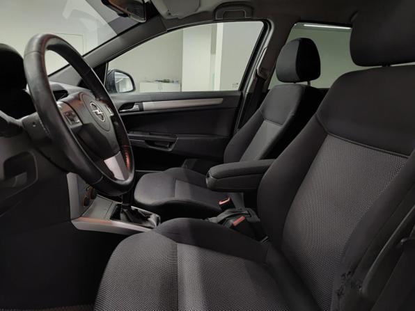 Opel Astra H Рестайлинг с пробегом 2011 года, цена 409 000 рублей, 359122 км, седан, Автокод Объявления