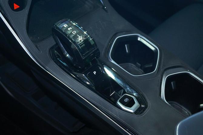 Geely Atlas II с пробегом 2024 года, цена 2 450 000 рублей, 60100 км, внедорожник, Автокод Объявления