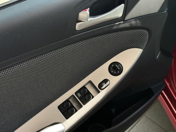Hyundai Solaris I с пробегом 2012 года, цена 1 040 000 рублей, 37005 км, хэтчбек, Автокод Объявления