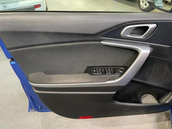 Kia Ceed III с пробегом 2018 года, цена 1 621 800 рублей, 123248 км, хэтчбек, Автокод Объявления