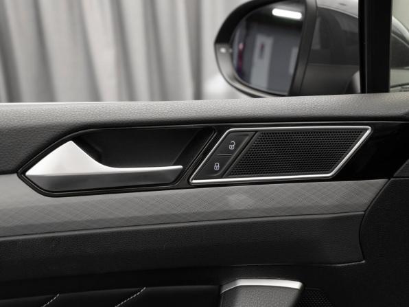 Volkswagen Passat B8 Рестайлинг с пробегом 2021 года, цена 2 450 000 рублей, 102773 км, седан, Автокод Объявления