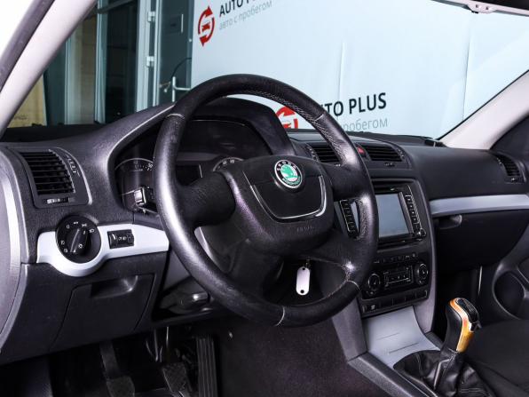 Skoda Octavia II (A5) Рестайлинг с пробегом 2011 года, цена 800 000 рублей, 255000 км, лифтбек, Автокод Объявления