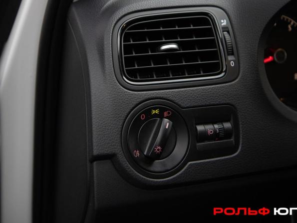 Volkswagen Polo V Рестайлинг с пробегом 2016 года, цена 998 000 рублей, 102774 км, седан, Автокод Объявления