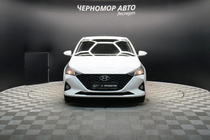 Hyundai Solaris II Рестайлинг с пробегом 2021 года, цена 1 365 000 рублей, 180000 км, седан, Автокод Объявления