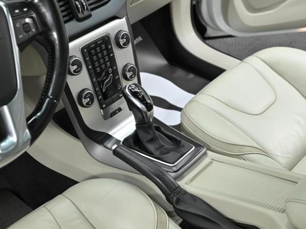 Volvo V40 Cross Country I с пробегом 2015 года, цена 1 599 000 рублей, 156000 км, хэтчбек, Автокод Объявления