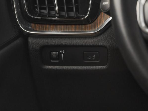 Volvo V60 II с пробегом 2020 года, цена 2 549 000 рублей, 213400 км, универсал, Автокод Объявления