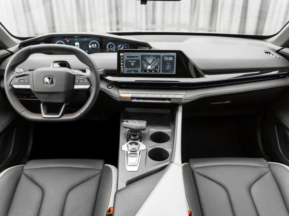 Changan UNI-V I с пробегом 2024 года, цена 2 440 000 рублей, 23918 км, лифтбек, Автокод Объявления