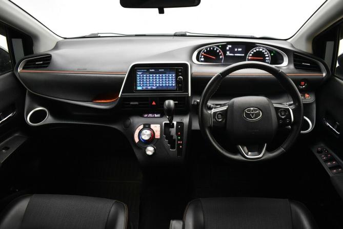 Toyota Sienta II Рестайлинг с пробегом 2018 года, цена 1 095 000 рублей, 119059 км, минивэн, Автокод Объявления