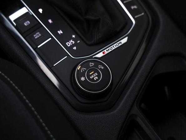 Volkswagen Tiguan II с пробегом 2018 года, цена 2 399 000 рублей, 124000 км, внедорожник, Автокод Объявления